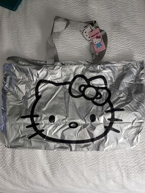 🆕️🐱Sanrio Miniso Large Hello Kitty Metallic Bag Tote